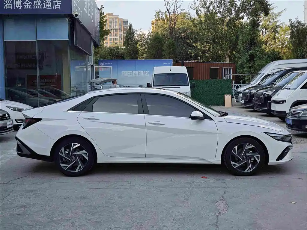 Hyundai Elantra — миниатюра 3