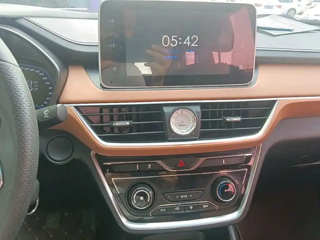 Wuling Hongguang S3 — миниатюра 13
