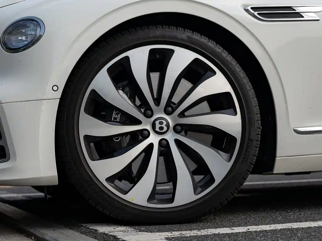 Bentley Flying Spur 2024 V8 Edition 8