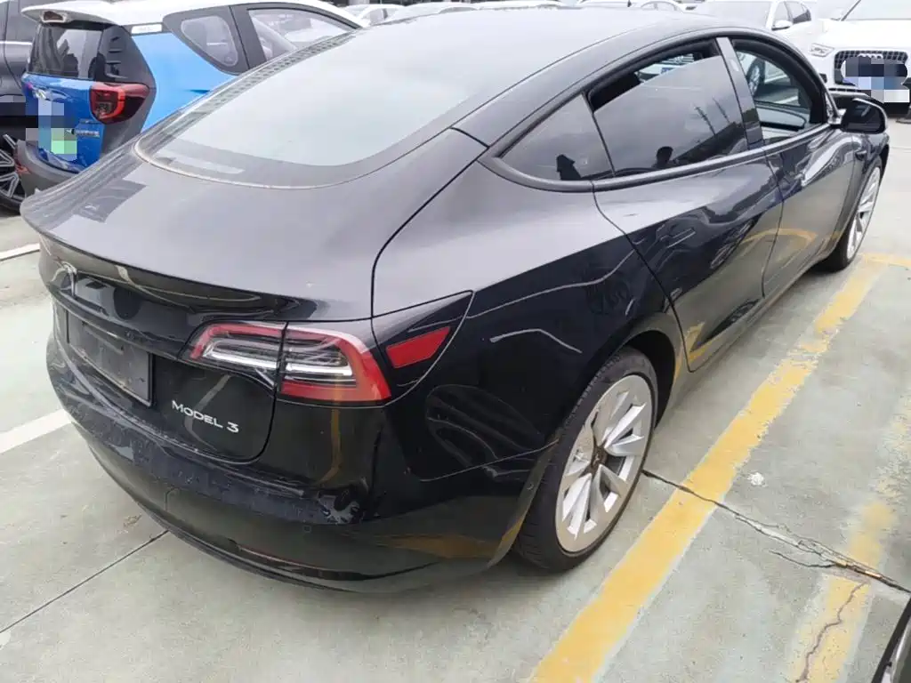 Tesla Model 3 — миниатюра 7