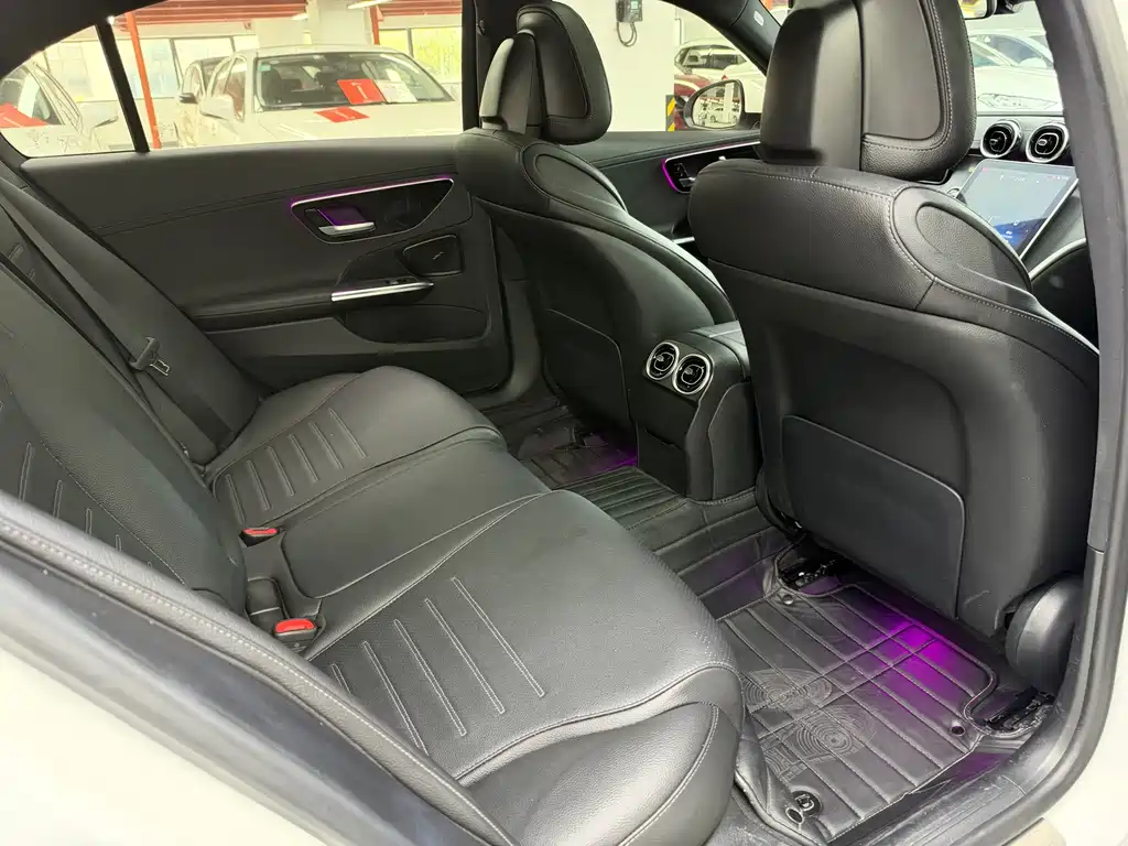 Mercedes-Benz C-Class — миниатюра 12