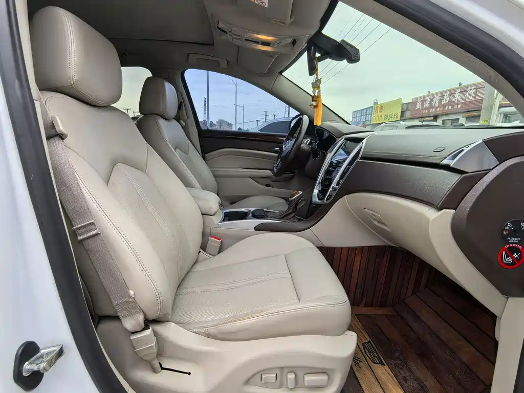 Cadillac SRX — миниатюра 9