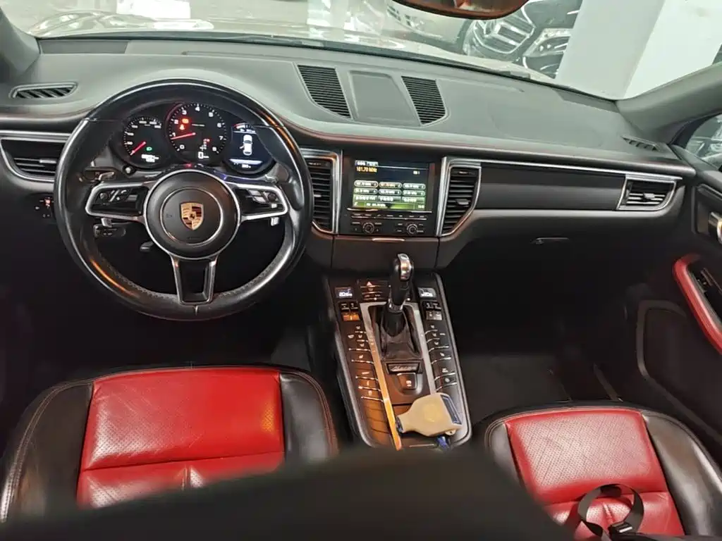 Porsche Macan — миниатюра 10