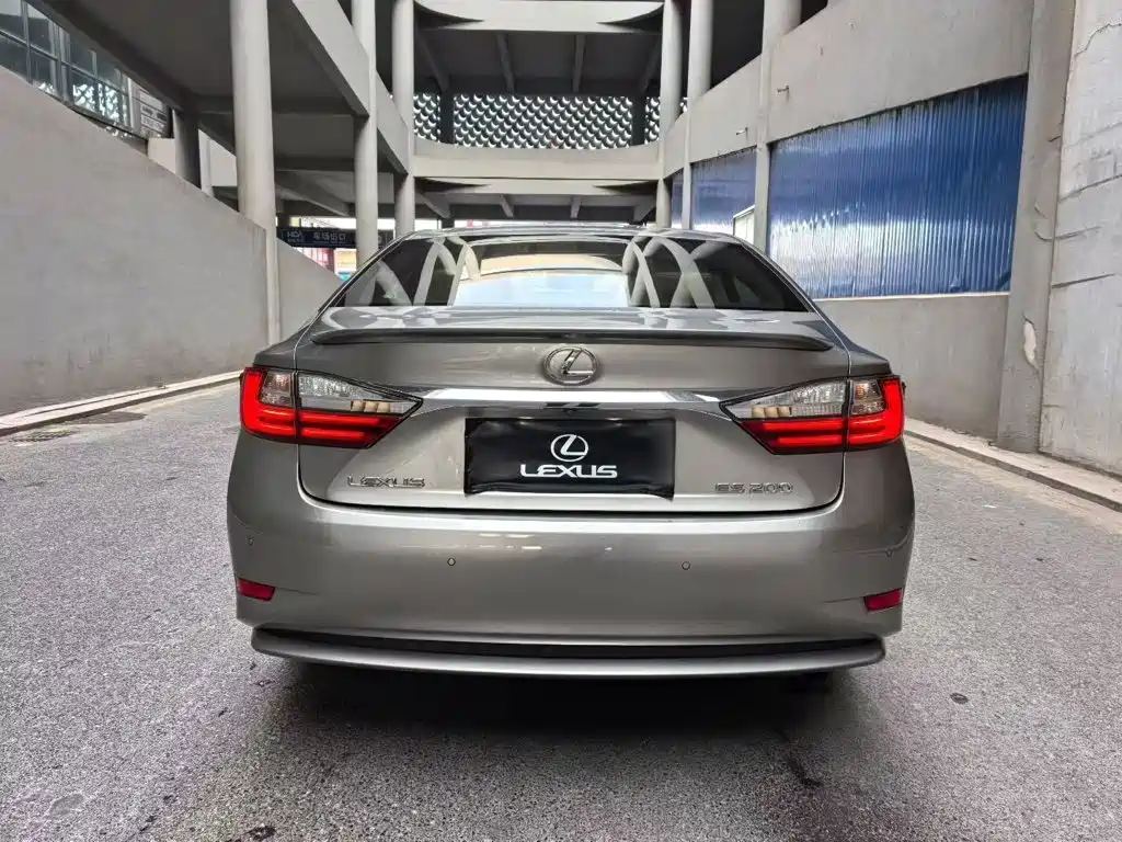 Lexus ES — миниатюра 13