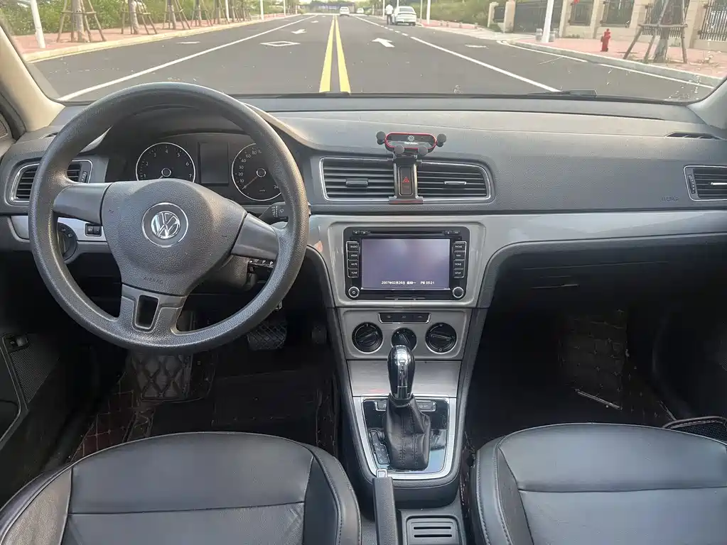 Volkswagen Lavida — миниатюра 6