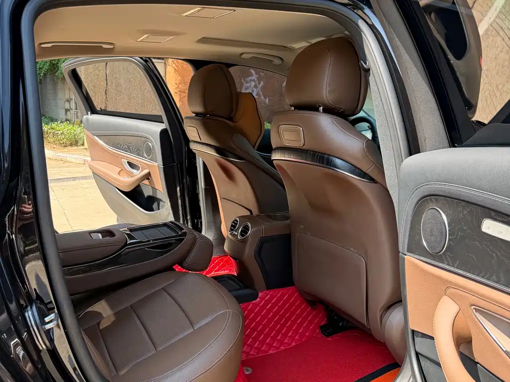 Mercedes-Benz E-Class — миниатюра 9