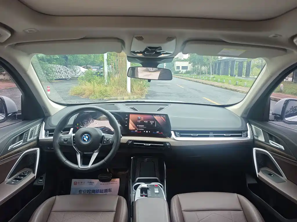 BMW iX1 — миниатюра 5