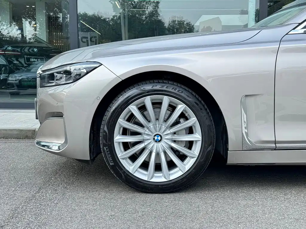 BMW 7 Series — миниатюра 3