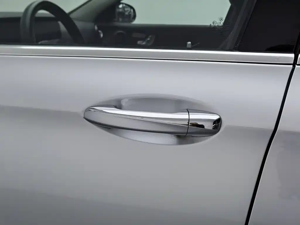 Mercedes-Benz E-Class — миниатюра 18