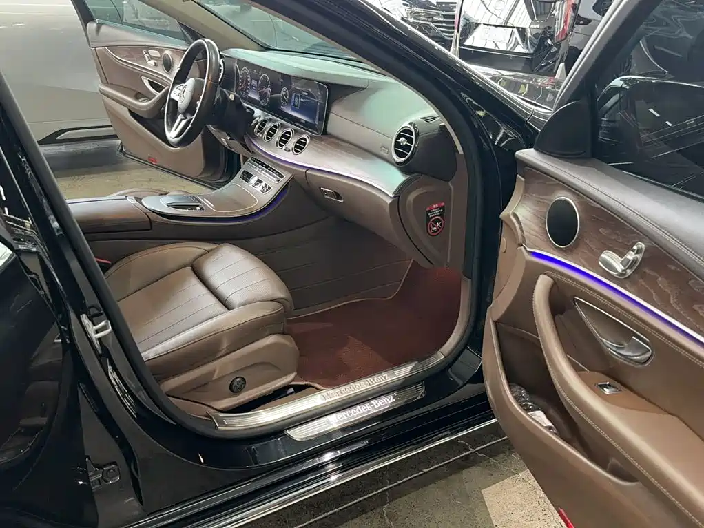 Mercedes-Benz E-Class — миниатюра 2