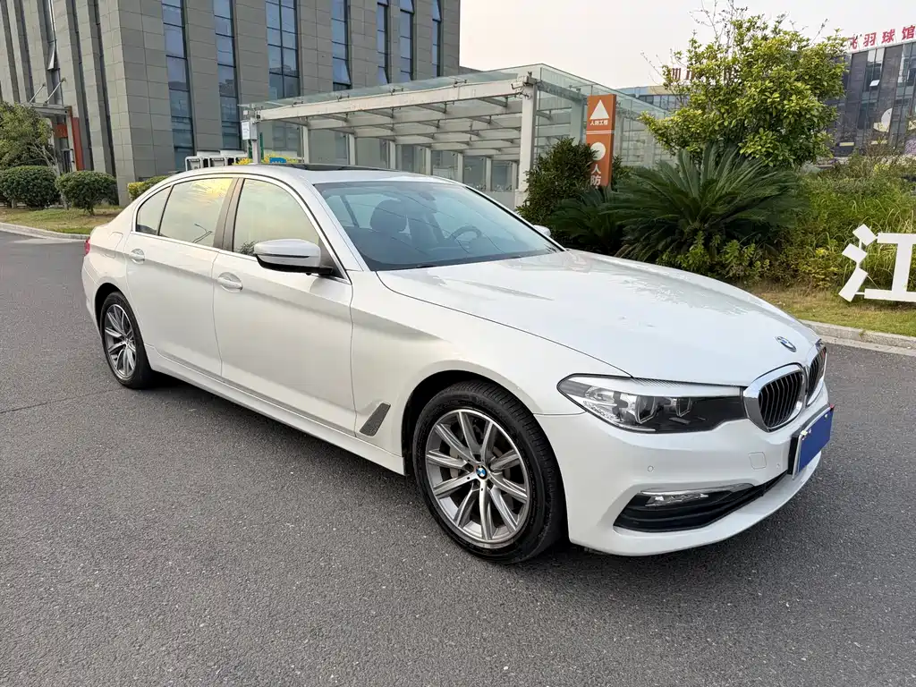 BMW 5 Series — миниатюра 3