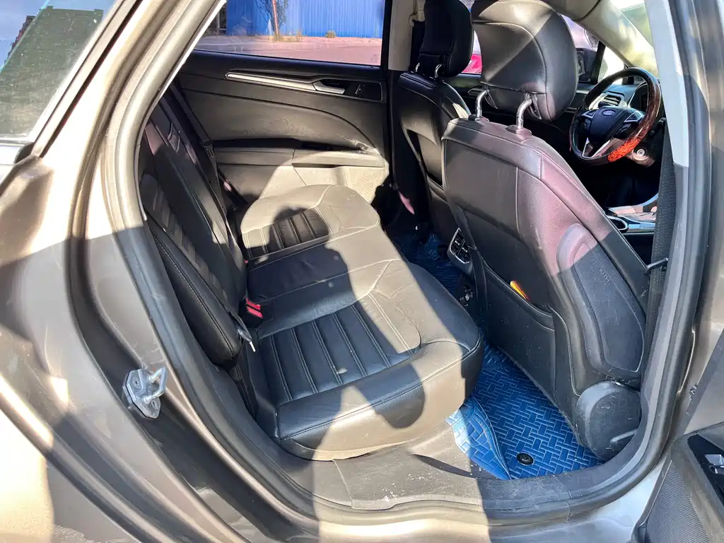 Ford Mondeo — миниатюра 12