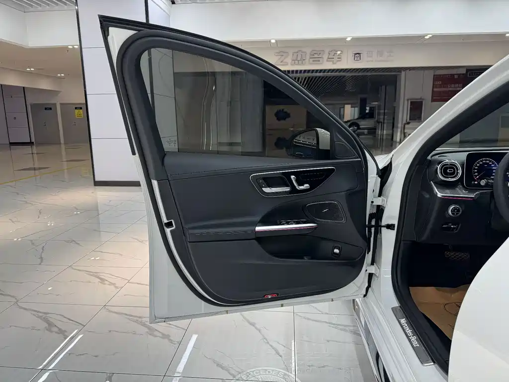 Mercedes-Benz C-Class — миниатюра 11