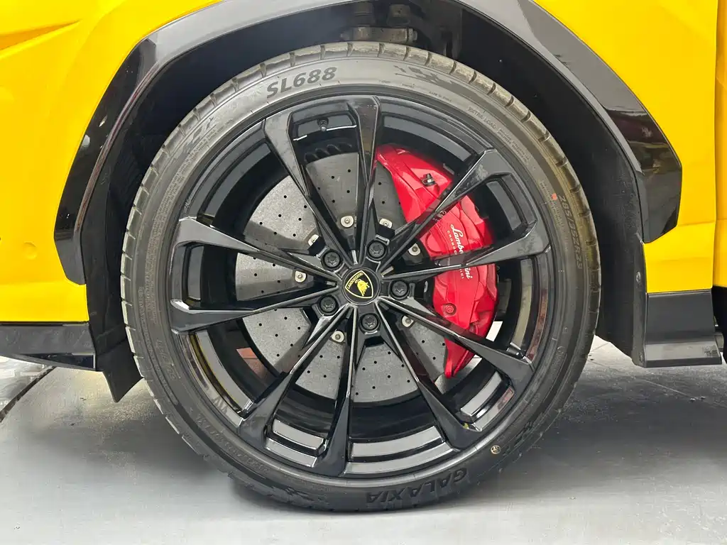 Lamborghini Urus — миниатюра 18
