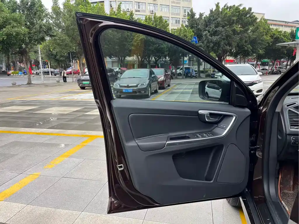 Volvo XC60 2017 T5