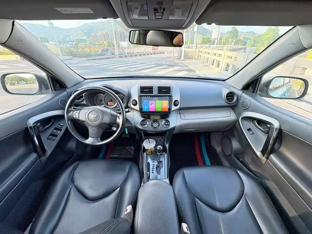 Toyota RAV4 — миниатюра 9