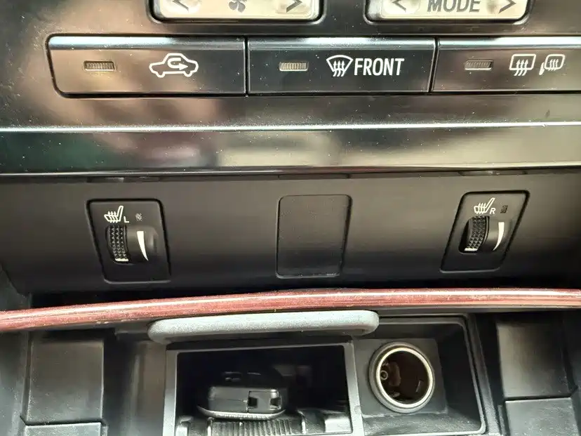 Toyota Camry — миниатюра 17