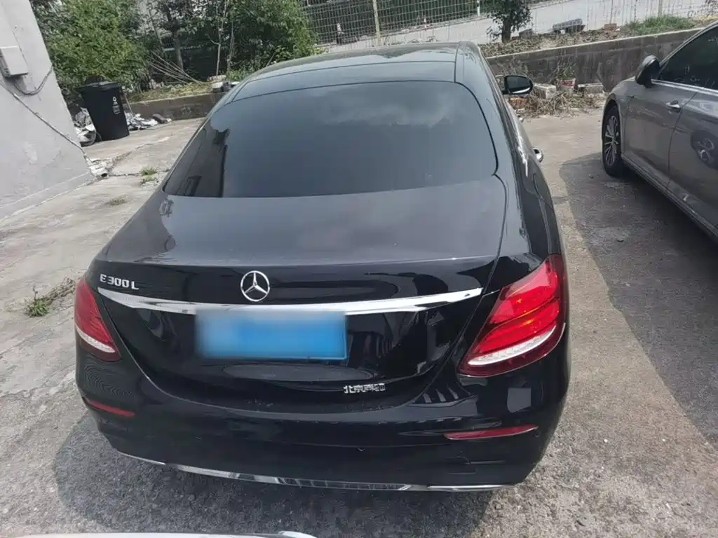 Mercedes-Benz E-Class — миниатюра 4