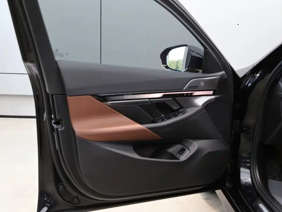 BMW 5 Series — миниатюра 10