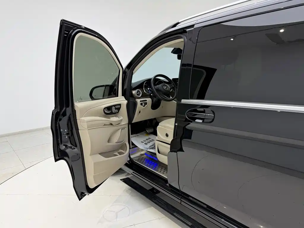 Mercedes-Benz V-Class — миниатюра 23