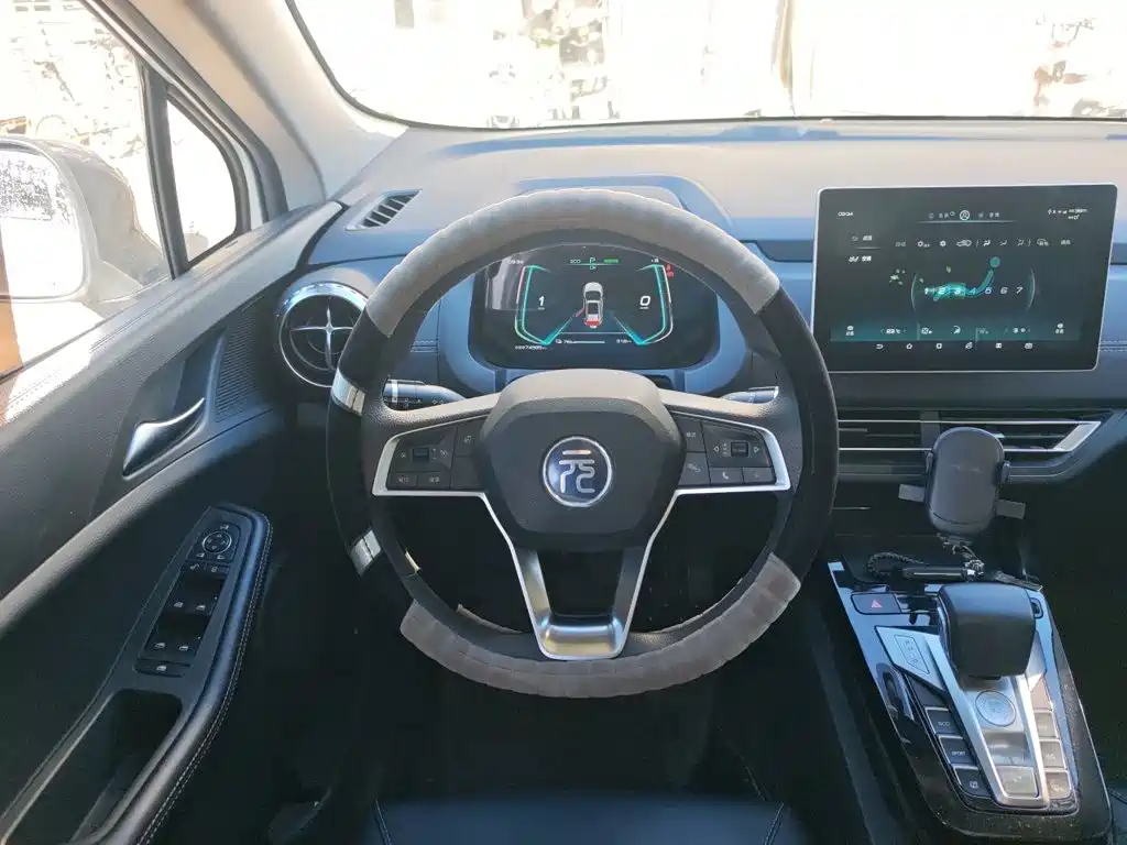 BYD Yuan EV — миниатюра 6