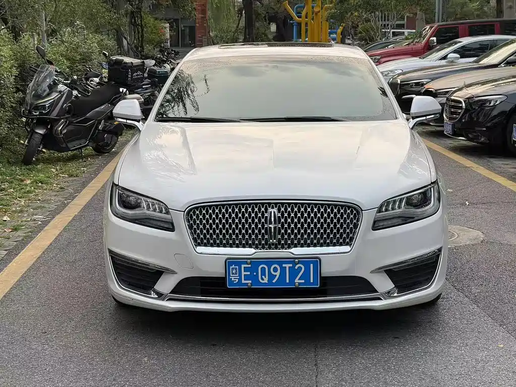 Lincoln MKZ — миниатюра 2