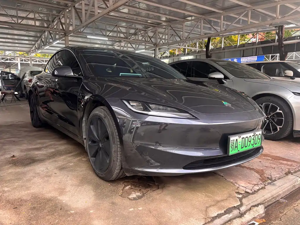 Tesla Model 3 — миниатюра 3