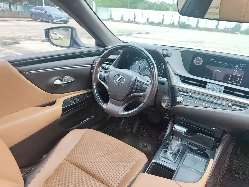 Lexus ES — миниатюра 12