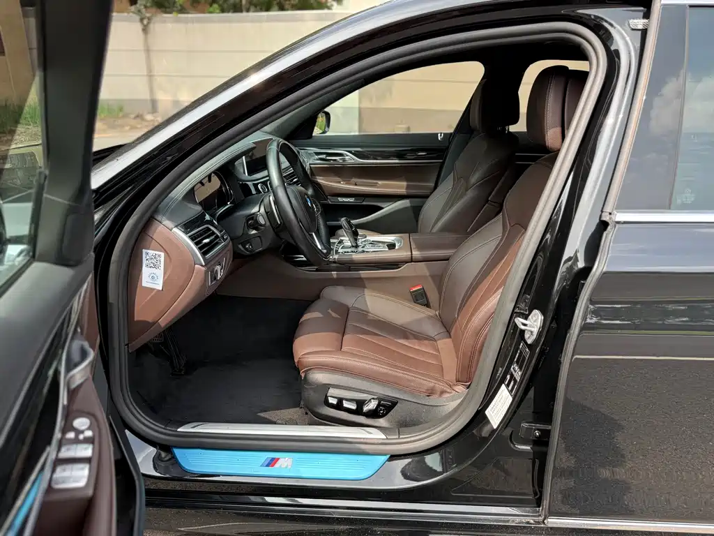 BMW 7 Series — миниатюра 7