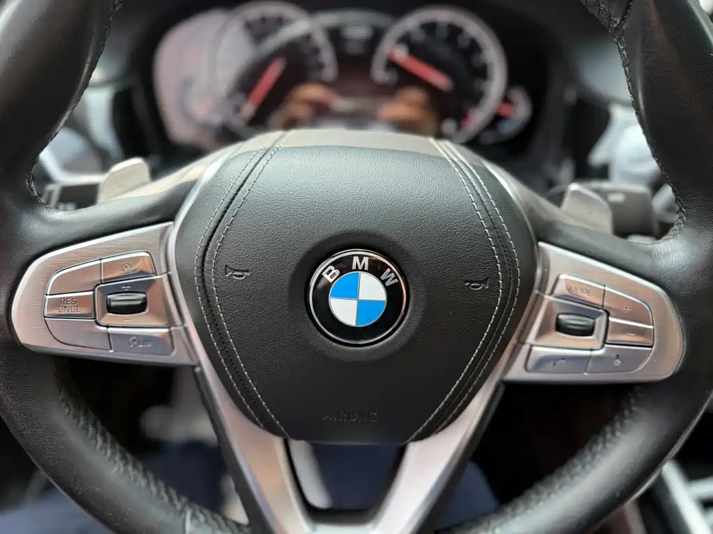 BMW 7 Series — миниатюра 16