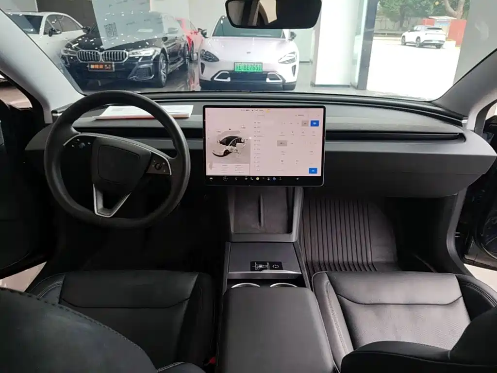 Tesla Model 3 — миниатюра 10