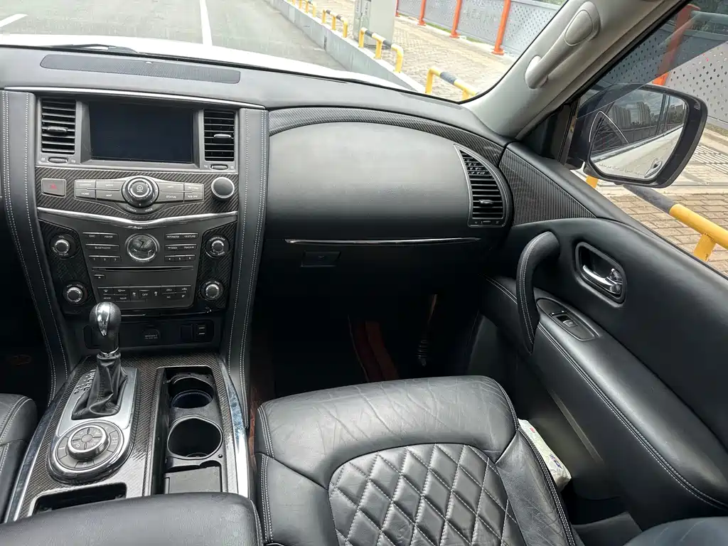 Nissan Patrol — миниатюра 9