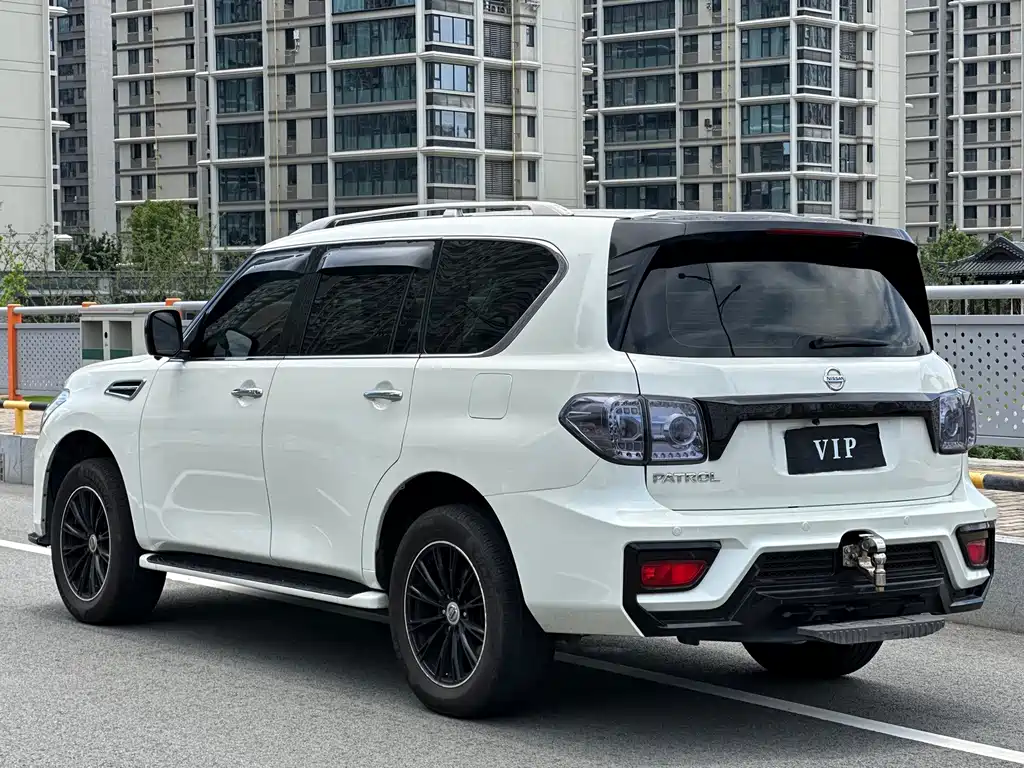 Nissan Patrol — миниатюра 15