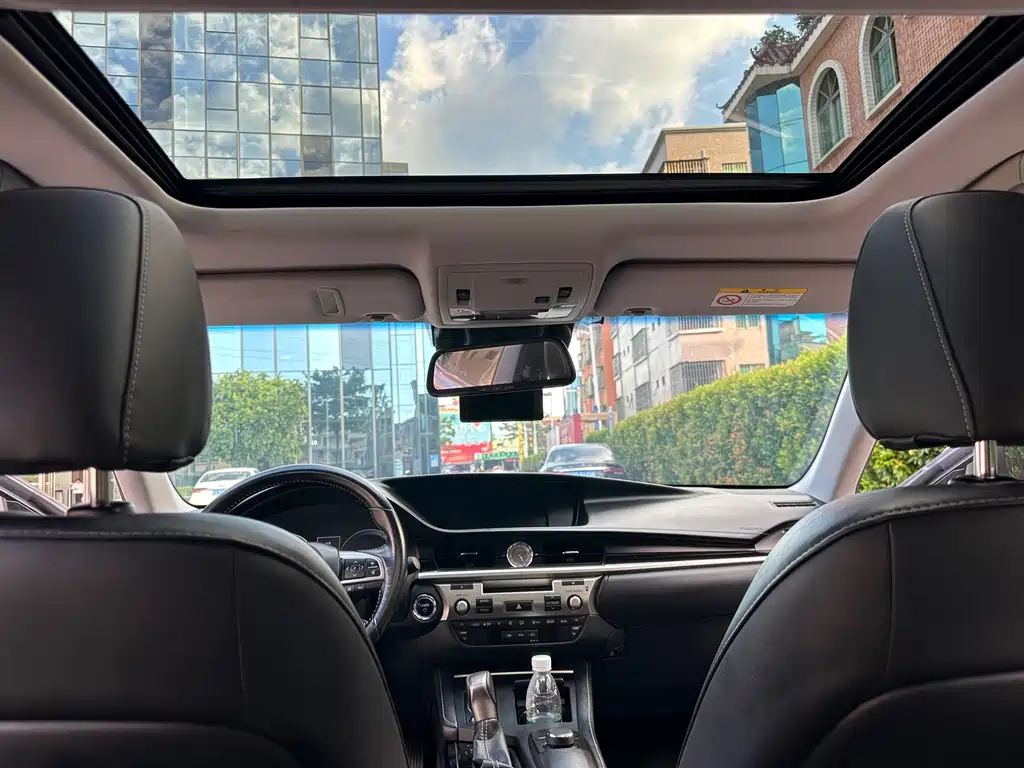 Lexus ES — миниатюра 11