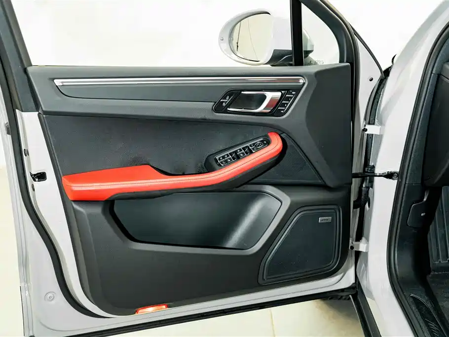 Porsche Macan — миниатюра 16