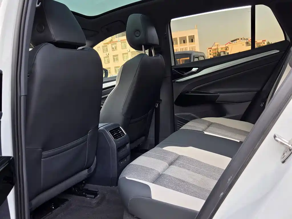 Volkswagen ID.4 Crozz — миниатюра 4