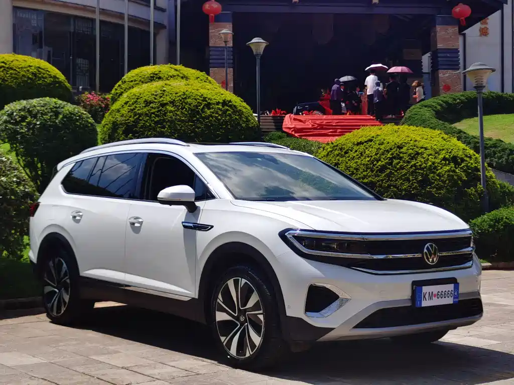 Volkswagen Viloran 2022 380TSI Flagship 6 мест