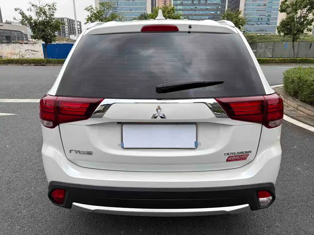 MITSUBISHI OUTLANDER