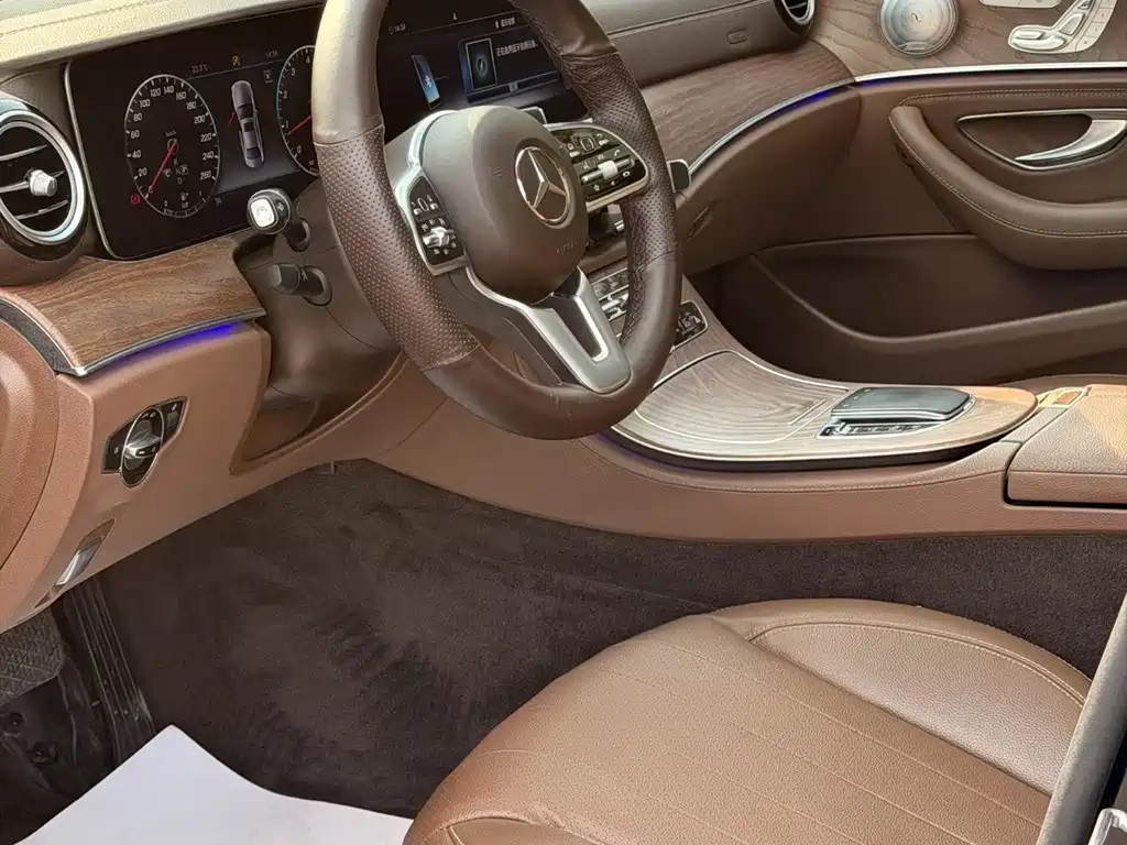 Mercedes-Benz E-Class — миниатюра 7