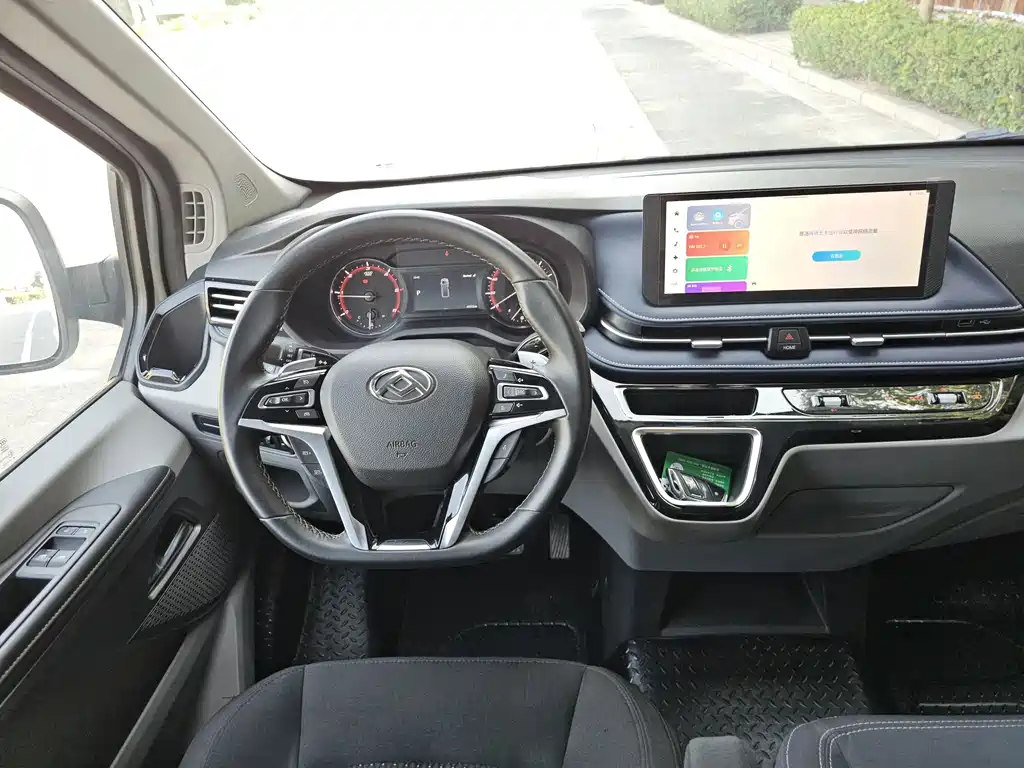 MAXUS V70 — миниатюра 17