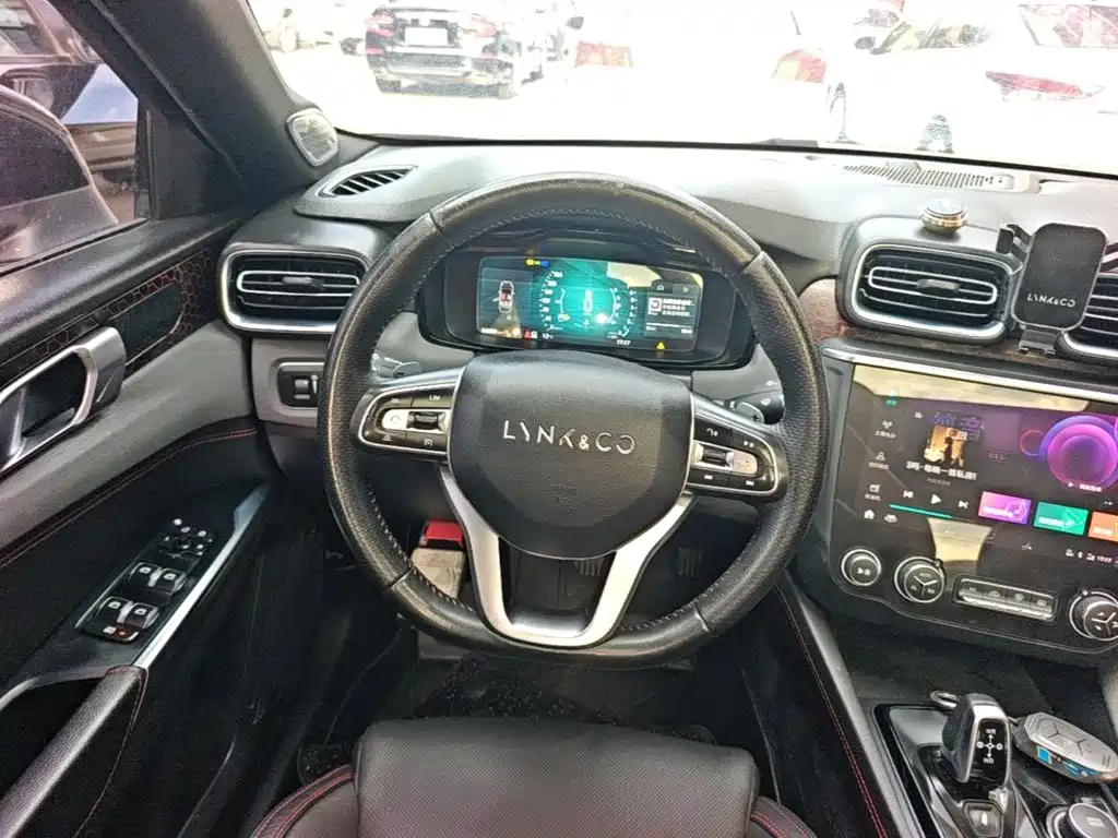 Lynk & Co 03 — миниатюра 11