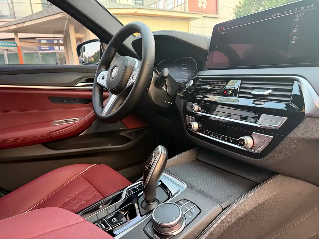 BMW 5 Series — миниатюра 12