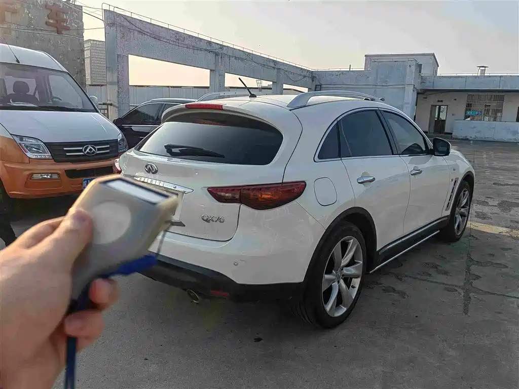 Infiniti QX70 2013 3.7L Standard