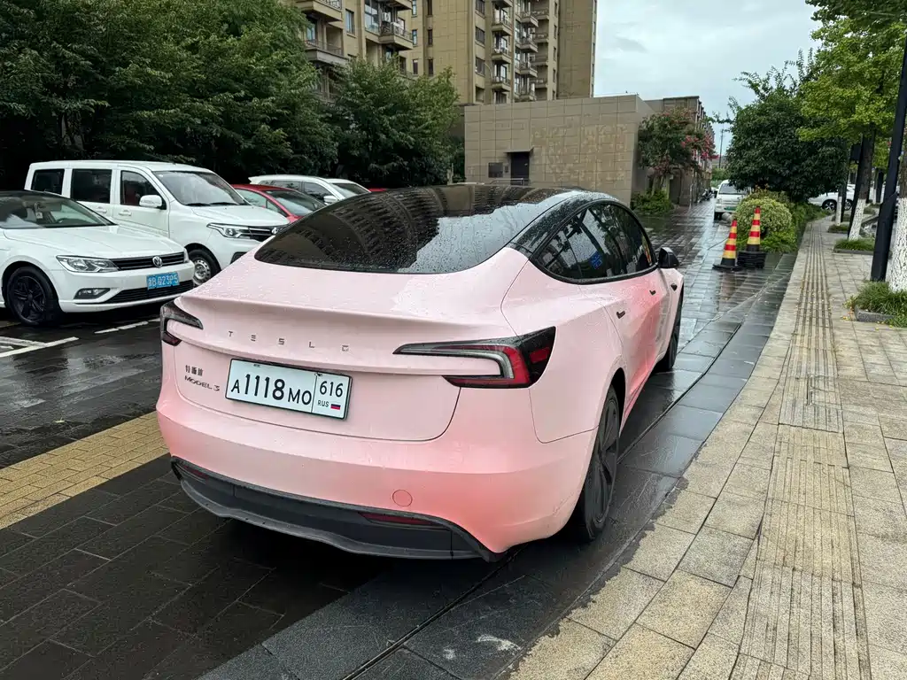 Tesla Model 3 — миниатюра 6