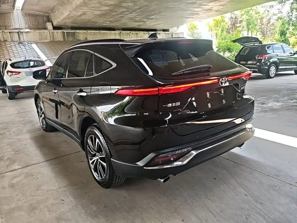 Toyota Harrier 2022 2.0L CVT Luxury