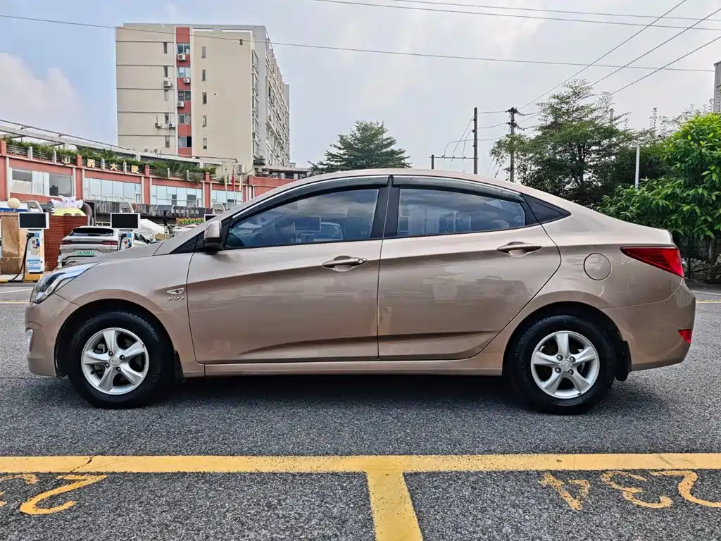 Hyundai Verna — миниатюра 8