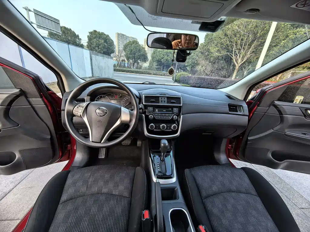 Nissan Tiida — миниатюра 10