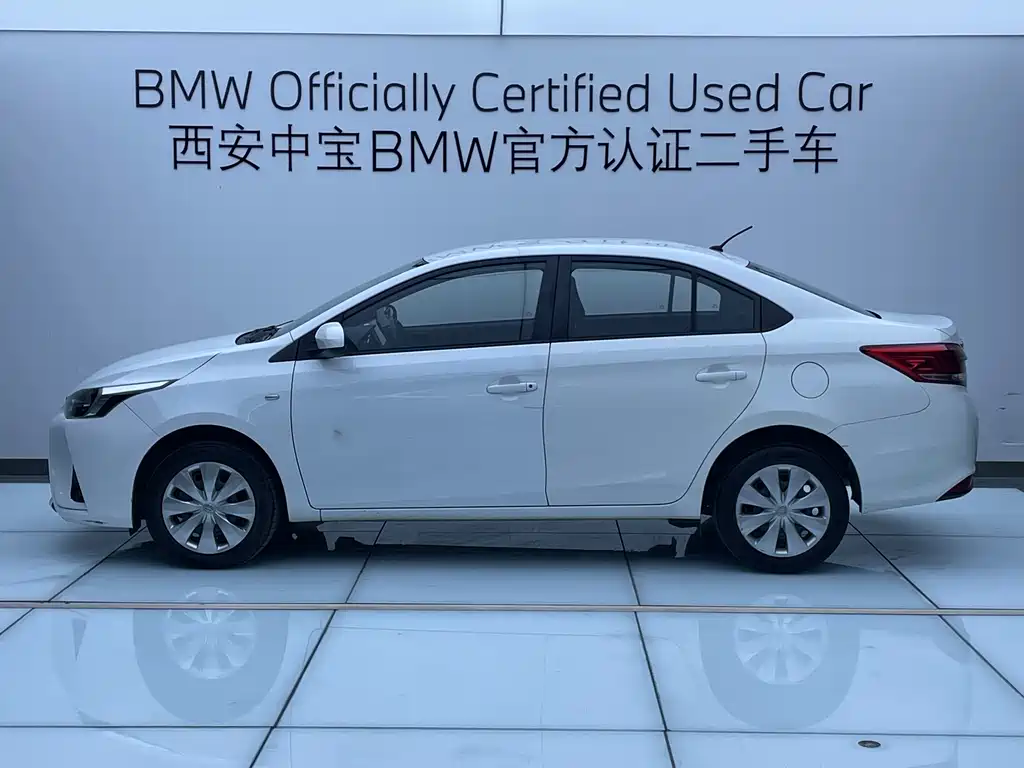 Toyota Yaris L — миниатюра 3