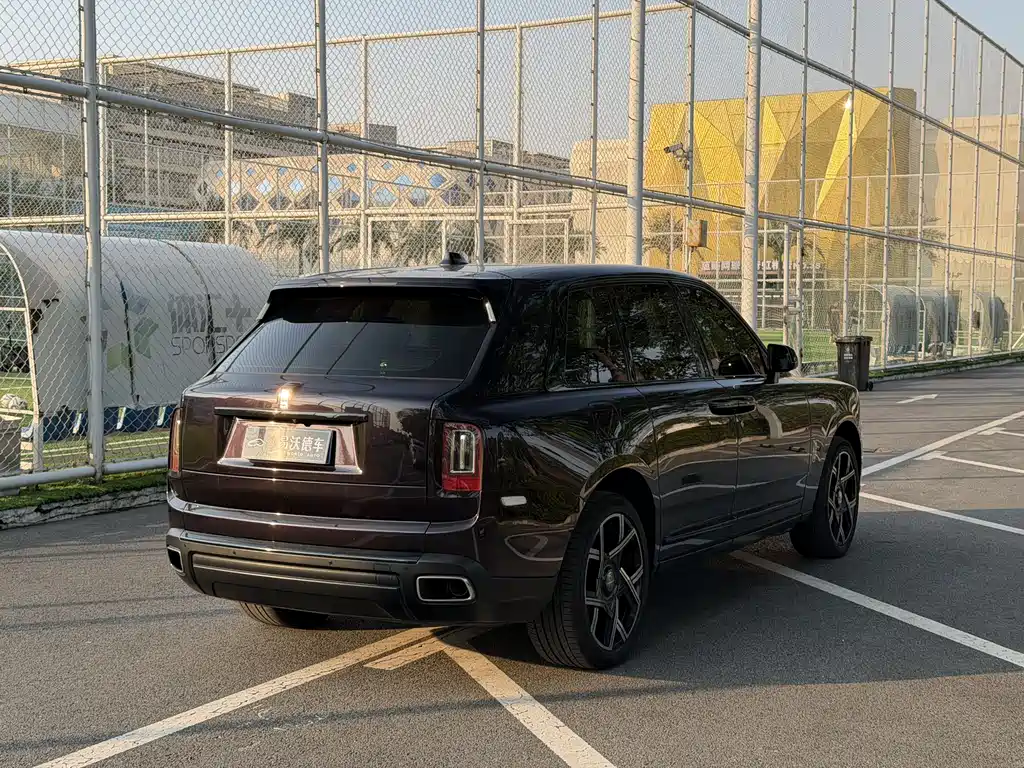 Rolls-Royce Cullinan 2018 мест
