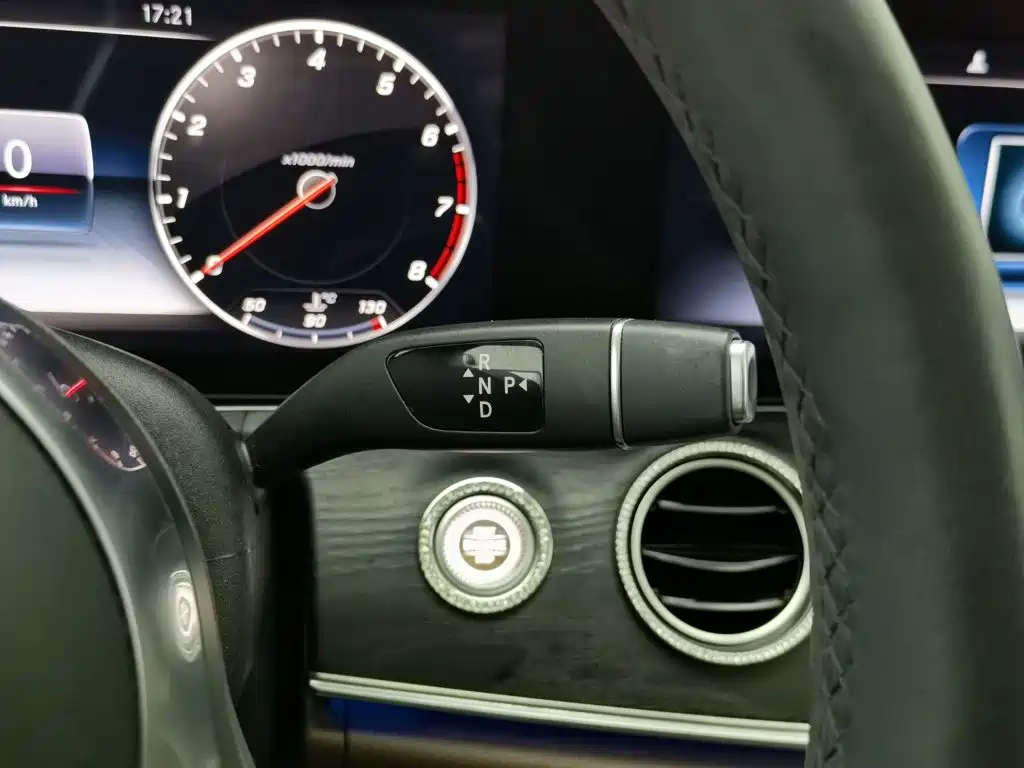 Mercedes-Benz E-Class — миниатюра 13